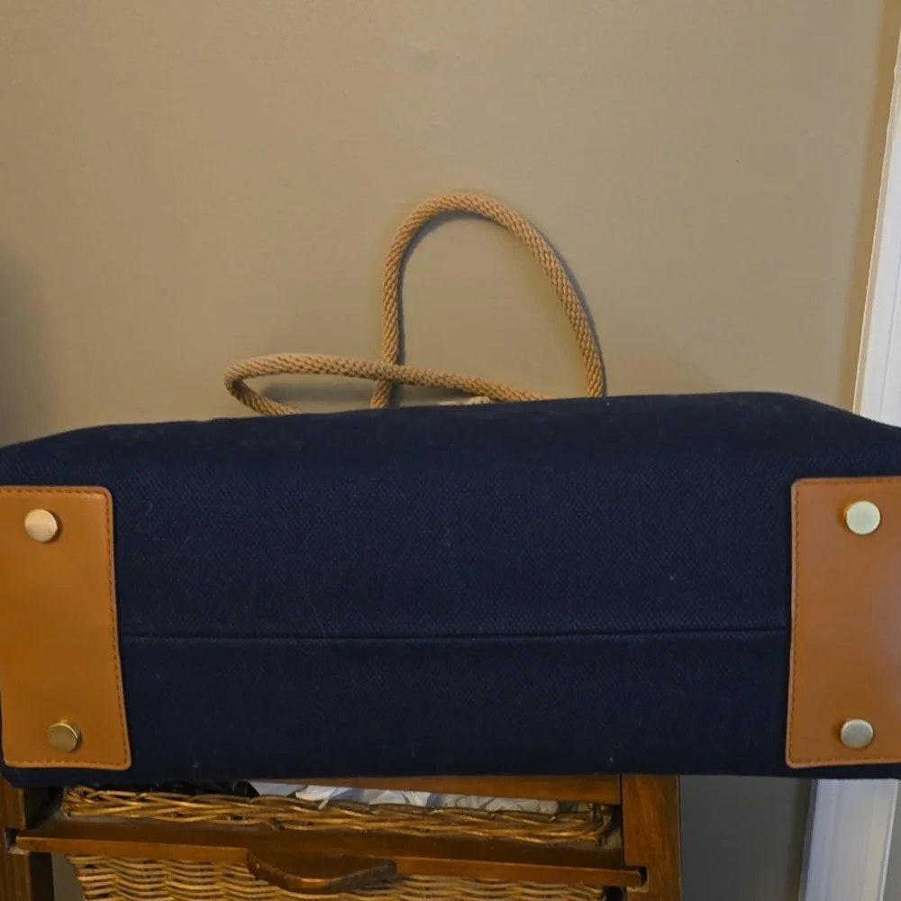 Michael Kors Isla Shoulder Tote, Handbag NWT - Picture 4 of 8
